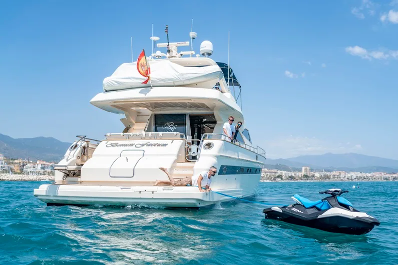 Alquiler de yate de motor de lujo Astondoa 72 GLX en Puerto Banús, Marbella – charter exclusivo