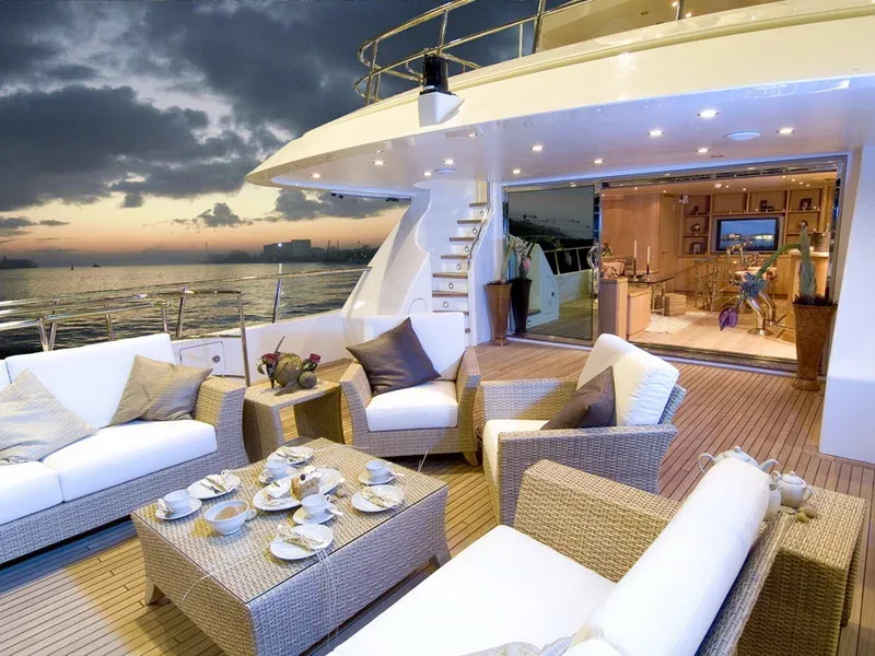 Alquiler de yate de motor de lujo Bandido Yacht 90 en Puerto Banús, Marbella – charter exclusivo
