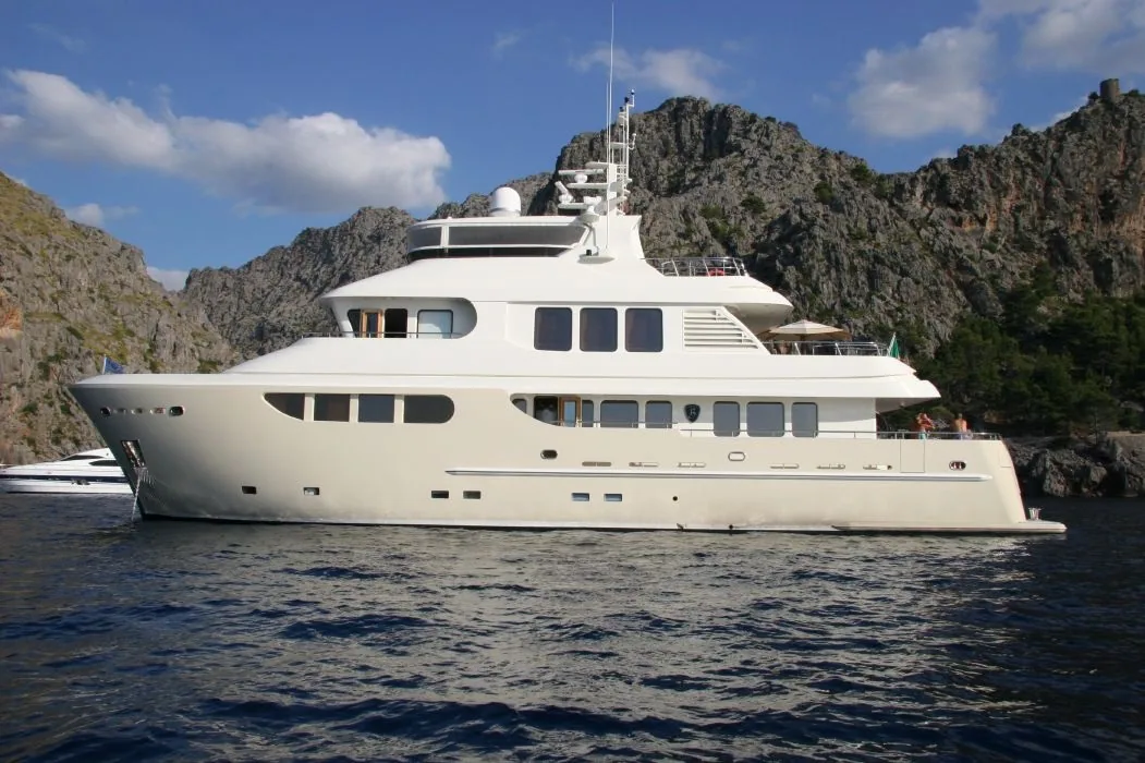 Luxury Bandido Yacht 90 motor yacht rental in Puerto Banús, Marbella – exclusive yacht charter