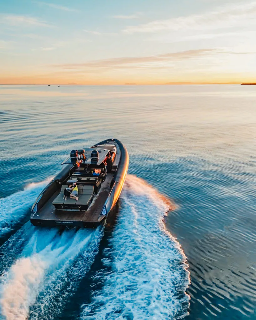 Alquiler de yate de motor de lujo Belvedere en Puerto Banús, Marbella – charter exclusivo