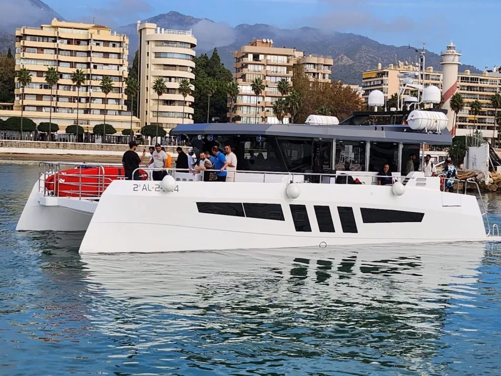 Alquiler de catamarán privado Big Catamaran en Marbella y Puerto Banús – Rent a Boat Marbella