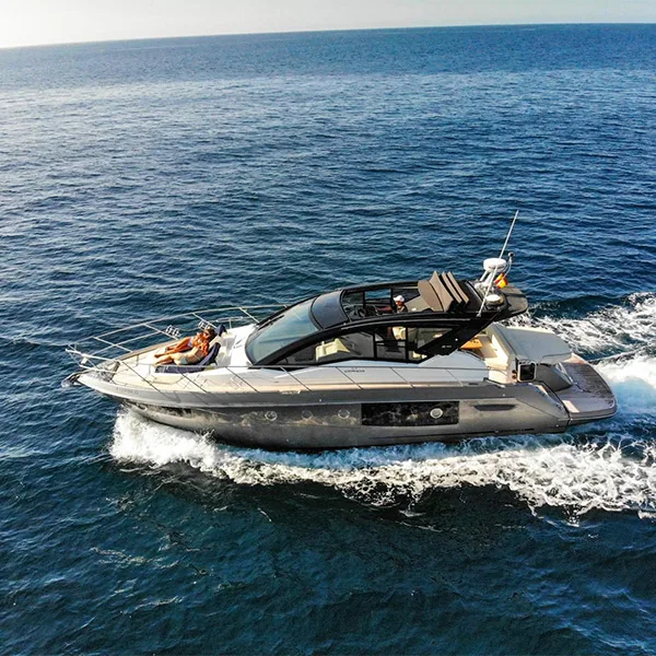 Alquiler de yate de motor de lujo Cranchi M44 en Puerto Banús, Marbella – charter exclusivo