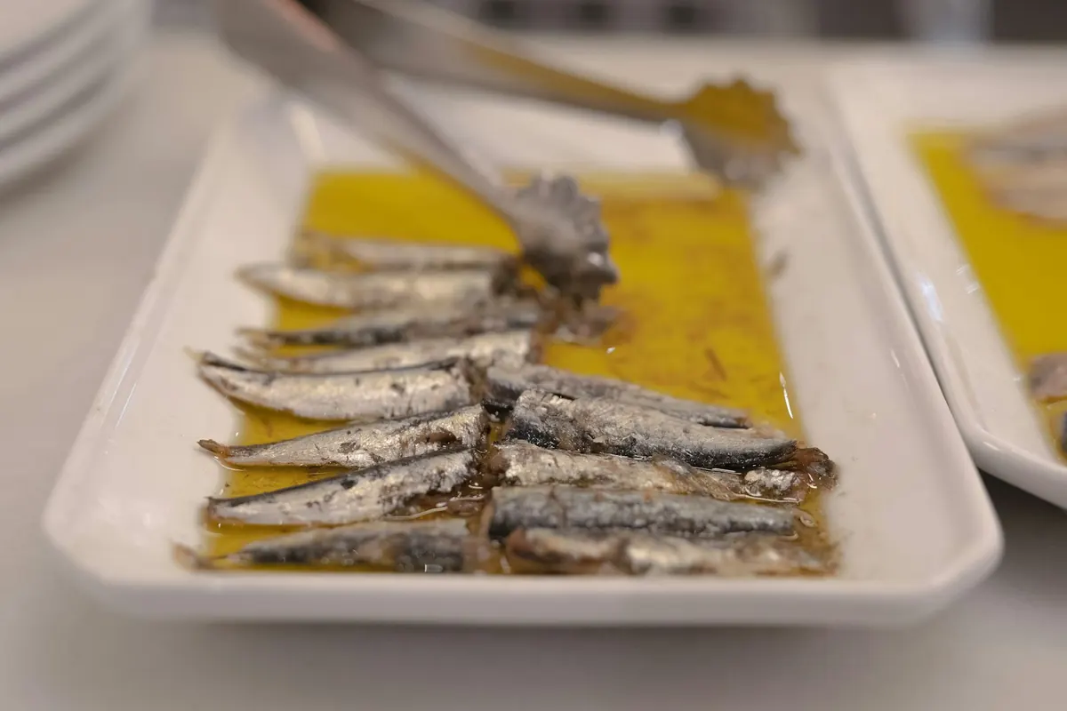 Legendariska färska skaldjurs-tapas på Bar Altamirano vid Plaza Altamirano i Gamla Stan, Marbella Legendariska färska skaldjurs-tapas på Bar Altamirano vid Plaza Altamirano i Gamla Stan, Marbella