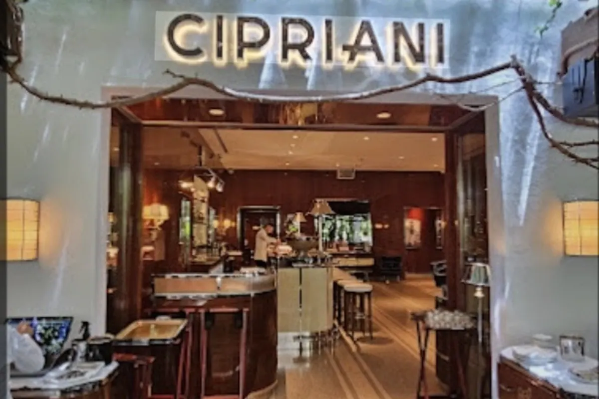 Entrén till restaurang Cipriani i Marbella - lyxig italiensk mat Entrén till restaurang Cipriani i Marbella - lyxig italiensk mat