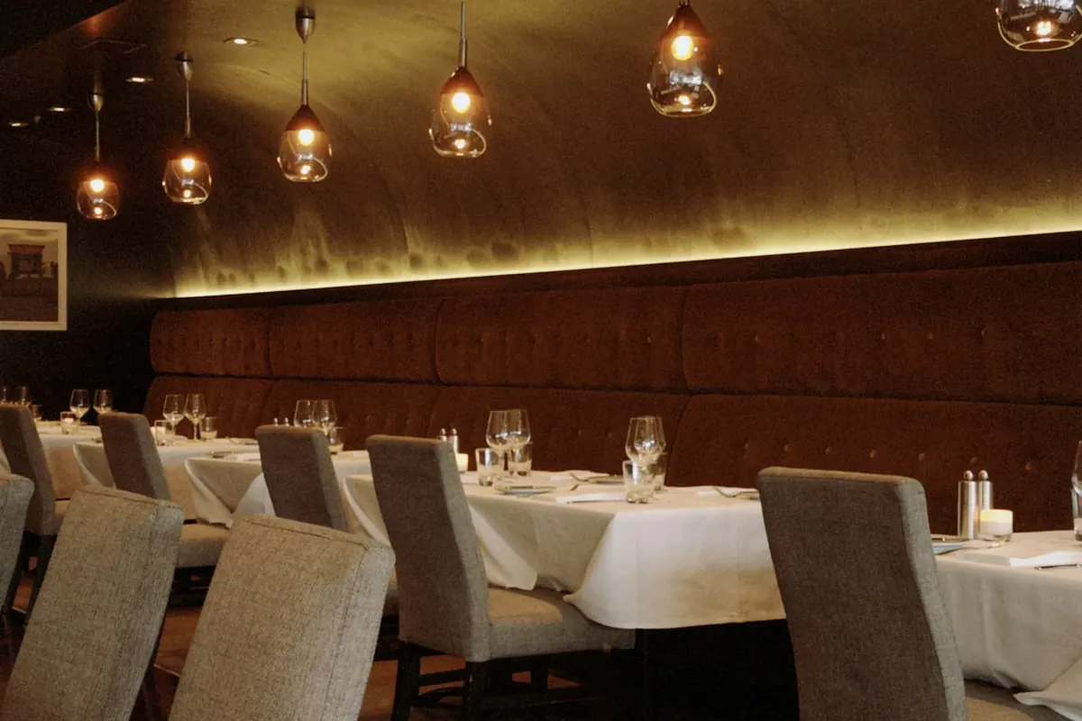 Modern strandnära fine dining på restaurang Diblú på Golden Mile, Marbella Modern strandnära fine dining på restaurang Diblú på Golden Mile, Marbella