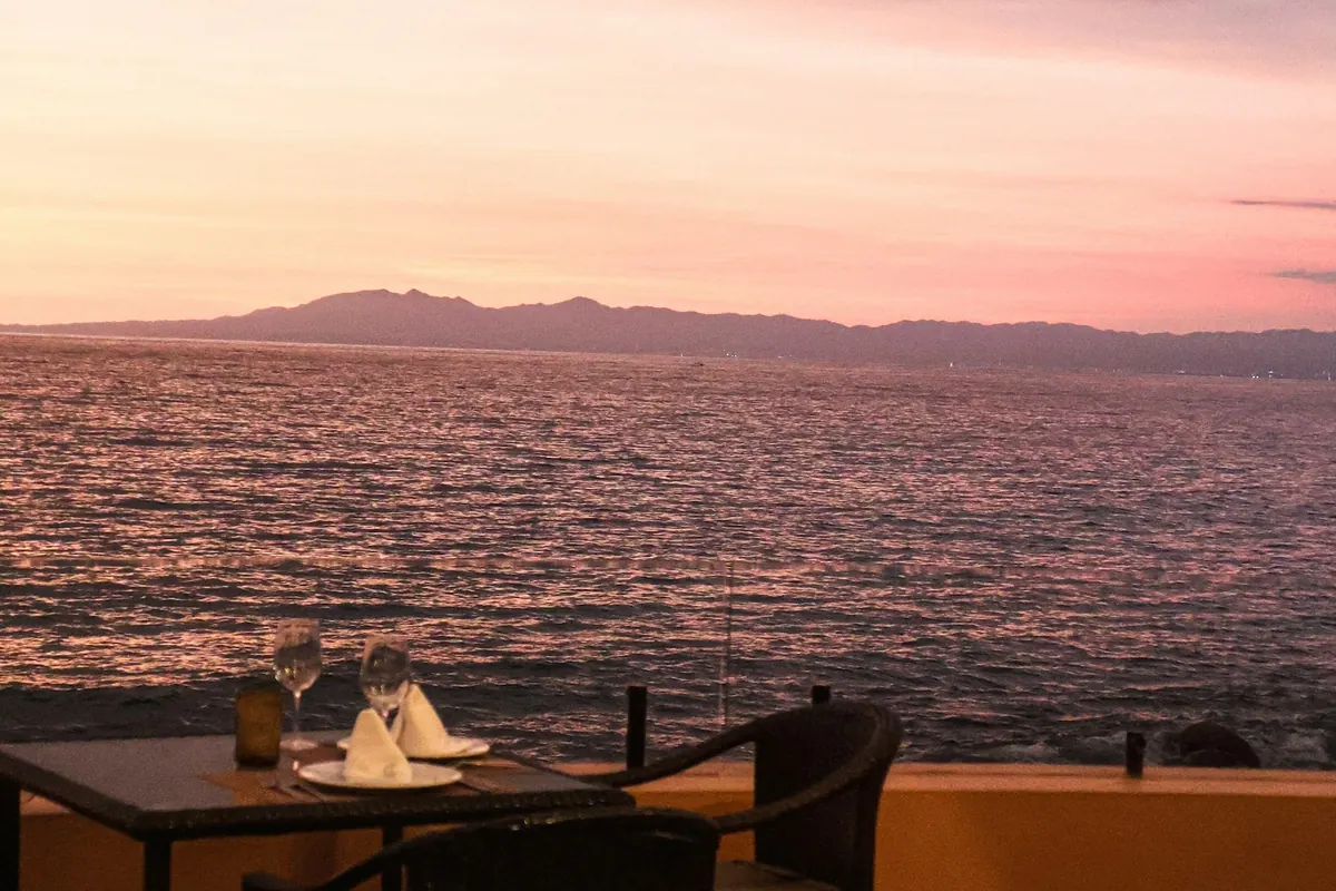 Trendig fransk-belgisk strandmatupplevelse på La Plage Casanis i Elviria, Marbella Trendig fransk-belgisk strandmatupplevelse på La Plage Casanis i Elviria, Marbella